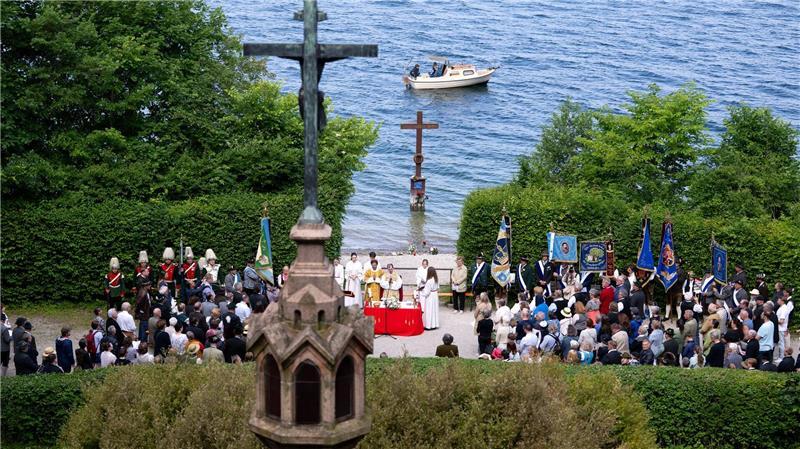 140 Jahre nach dem Tod von König Ludwig II. gedachten Königstreue am Starnberger des Herrsche