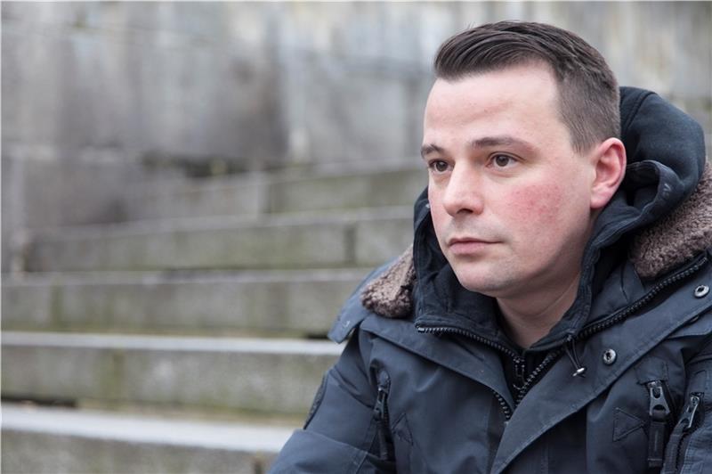 15 Jahre lang war der Hamburger Oliver Riek „ein strammer Nationalist“. Vor vier Jahren entschloss er sich, aus der rechten Szene auszusteigen. Fotos: Leuschner