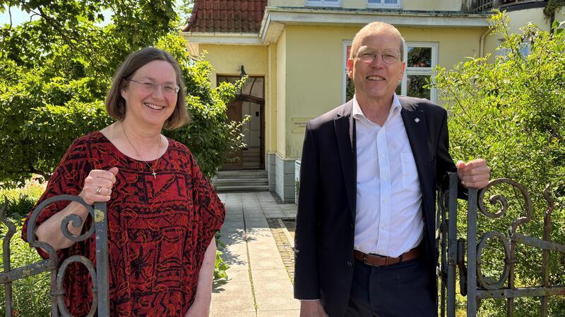 15 Jahre lebten Pastorin Claudia Brandy und Regionalbischof Dr. Hans Christian Brandy in der Teichstraße in Stade. Jetzt zieht das Paar nach Hildesheim.