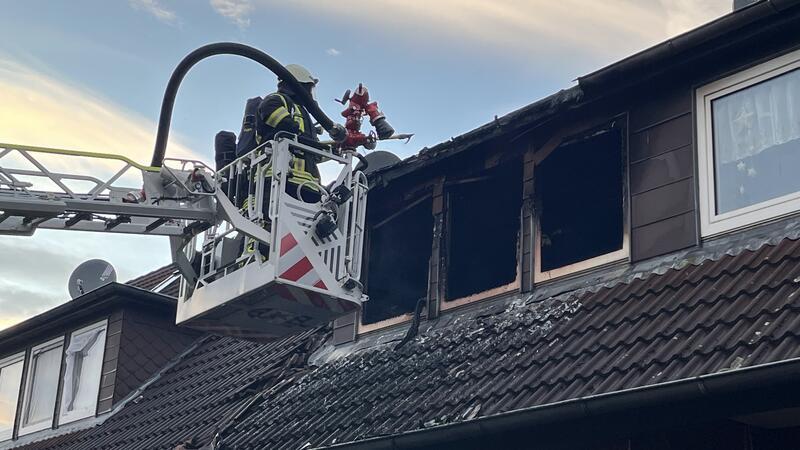 150 Einsätzkräfte der Feuerwehr waren im Einsatz, die Ortswehr Harsefeld rückte mit der Drehleiter an.