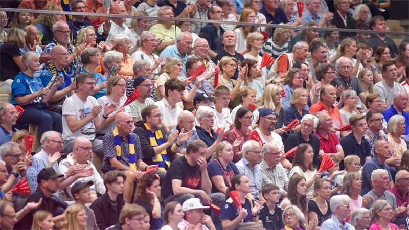 BSV-Franzbrötchen und noch mehr Show – Das ist neu in der Halle Nord 1500 Zuschauer passen in die Halle Nord.