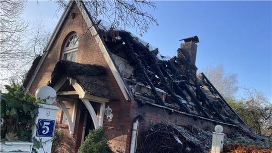 150.000 Euro Schaden: Das Einfamilienhaus bei Belum (Landkreis Cuxhaven) ist völlig zerstört.