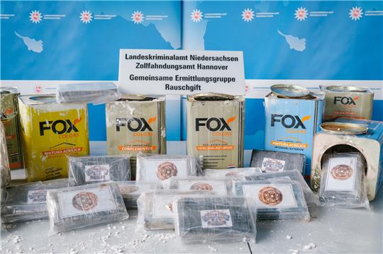 16 Kilogramm beschlagnahmtes Kokain im Landeskriminalamt Niedersachsen. Foto: Ole Spata/dpa