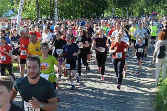 160 Teams gehen an den Start in Deinste. Die Sieger werden am Ende ausgelost. Zeiten spielen keine Rolle. Fotos: Berlin