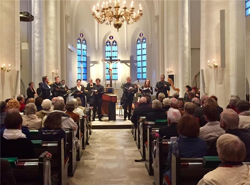 160 Zuschauer fanden sich am Abend in der Harsefelder St. Marien- und Bartholomäikirche ein. Foto: Fehlbus