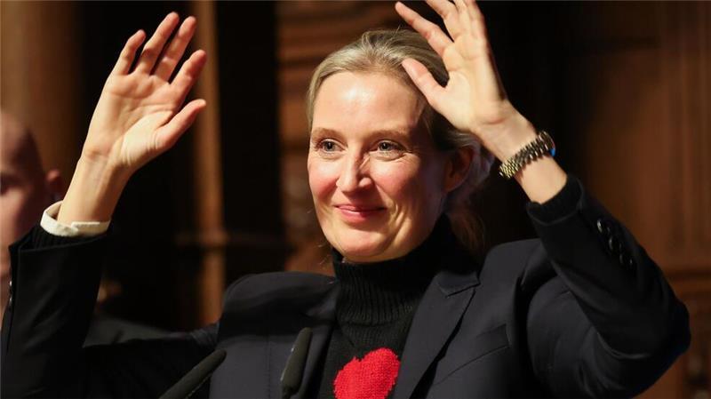 16.000 demonstrieren gegen Weidel-Besuch in Hamburg 16.000 Menschen gehen in Hamburg gegen einen Besuch von AfD-Kanzlerkandidatin Alice Weidel auf die Straße.