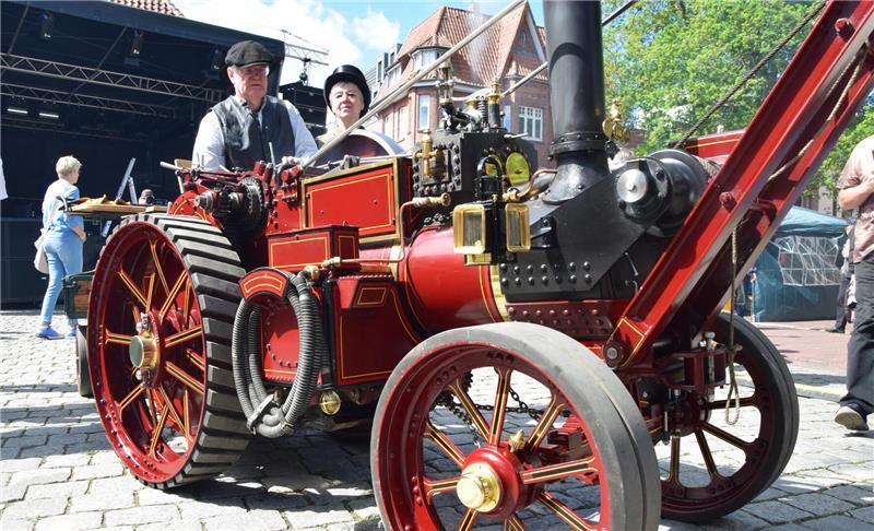 1,7 Tonnen wiegt die mit Dampfkraft betriebene Maschine von Gisela Beloch und Gotthard Sonneborn. Das Vorbild stammt aus dem Jahr 1927.