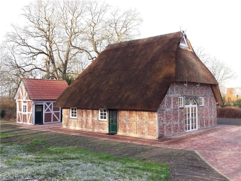 170 Jahre alt und neu aufgebaut: Diese Fachwerk-Kate ist das neue Dorfgemeinschaftshaus für Ovelgönne und Ketzendorf. Foto Marquardt