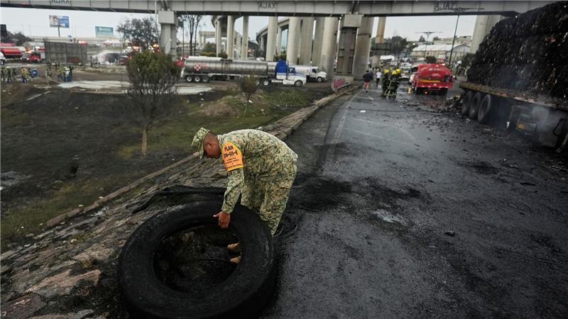 Mexiko: Drei Tote und 70 Verletzte nach Tankwagen-Explosion 18 Fahrzeuge gerieten in Brand.