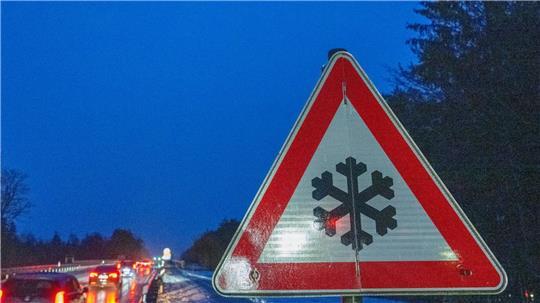 18 Mal kommt es im Landkreis Stade auf glatten Straßen zu Unfällen. (Symbolbild)