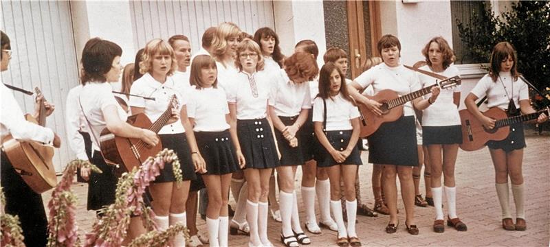 1973 gründet sich die Heimatgruppe des Harzklub-Zweigvereins Neuekrug-Hahausen – sie feiert also im nächsten Jahr ihren „Fünfzigsten“. Das Foto zeigt einen ihrer ersten Auftritte.  Fotos: Archiv Seewaldt