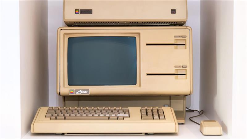 1983: Die Apple Lisa war der erste Rechner von Apple mit einer grafischen Benutzeroberfläche. 