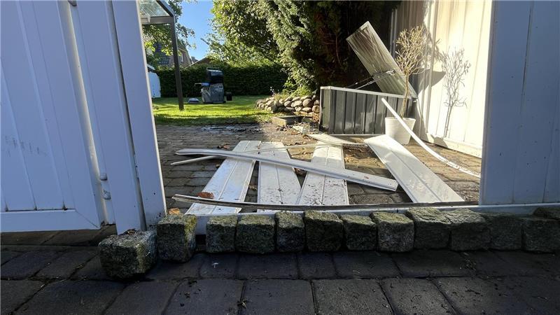 Gasgrill fängt Feuer – Familie in Ottensen kommt mit Schrecken davon 20 Einsatzkräfte waren im Einsatz – und verschafften sich über einen Zaun Zutritt zum Garten.