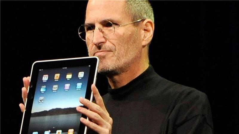 2010: Steve Jobs präsentiert am 27. Januar das erste iPad. 