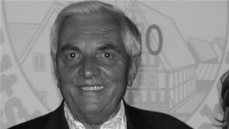 2010 wählte der Altstadtverein Ewald Uhlmannsiek (Mitte) zum Ehrenvorsitzenden.