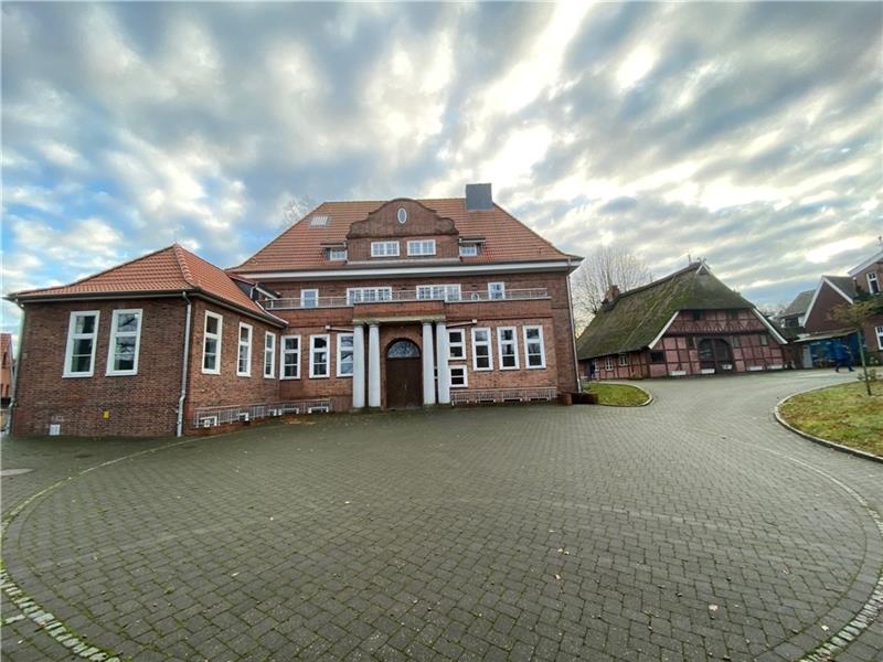 2012 erwarb die Hanne Darboven Stiftung die Villa zurück. Hanne Darboven lebte in der Fachwerkkate und den Nebengebäuden. Foto: Lepél
