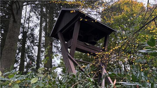 2017 musste der Glockenturm am Dollerner Friedhof wegen Einsturzgefahr verstummen.