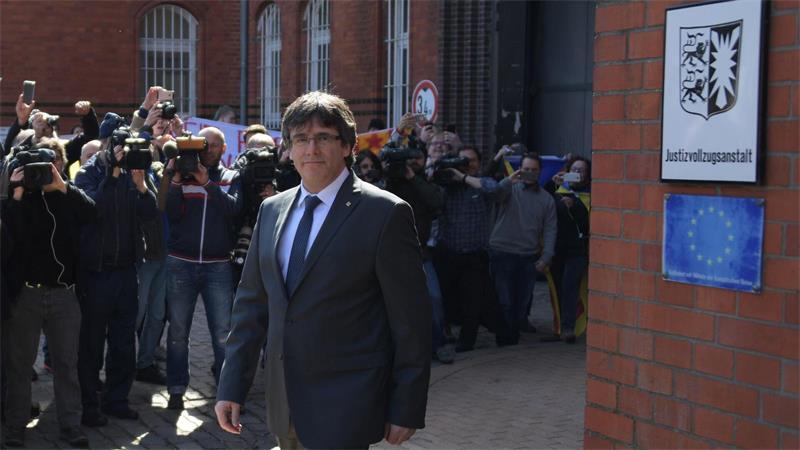 2018 wurde Puigdemont wegen eines spanischen Haftbefehls kurzzeitig in Schleswig-Holstein festgenommen. Nach 13 Tagen konnte er damals die Justizvollzugsanstalt in Neumünster wieder verlassen.
