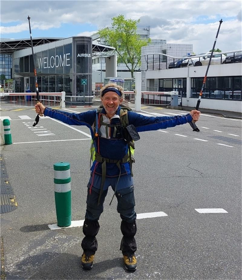 Horst war dann mal weg: Ex-Airbus-Manager pilgert tausende Kilometer zu Fuß 202 Tage nach dem Start in Norddeutschland erreicht Horst Bargsten das Werkstor von Airbus in Toulouse/Blagnac . Zwölf Jahre lang war er Qualitätsmanager für Kabine und Frachtraum für die Neuentwicklung der A350. Nicht selten flog er zum We