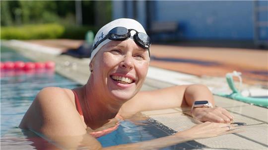 2020 ist Tanja Scholz nach einem Reitunfall querschnittsgelähmt - inzwischen gehört sie zur Weltspitze des Para-Schwimmkaders.  