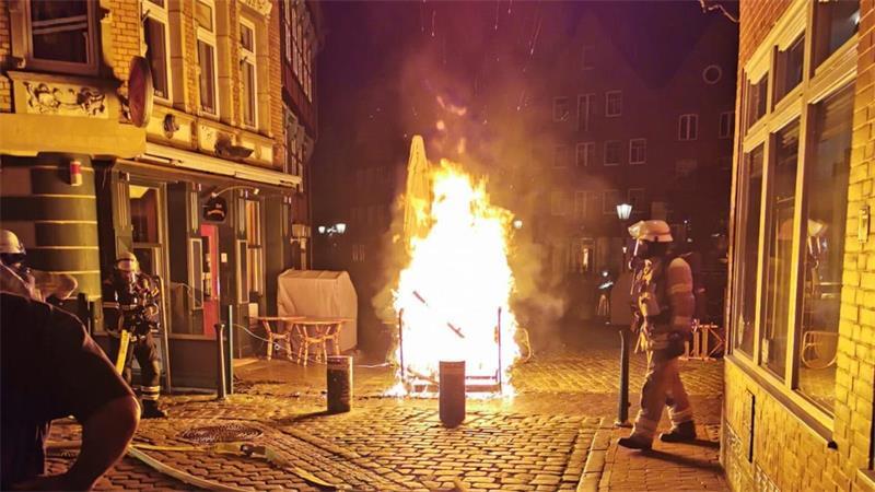 Dieses alte Haus am Stader Fischmarkt hat einen Brand-Schutzengel 2020 stand nachts ein Strandkorb vor dem Pannekoken-Hus in Flammen. Weil ein Feuerwehrmann aus der Bungenstraße das Feuer schnell bemerkte, konnte es nicht auf das Haus übergreifen.