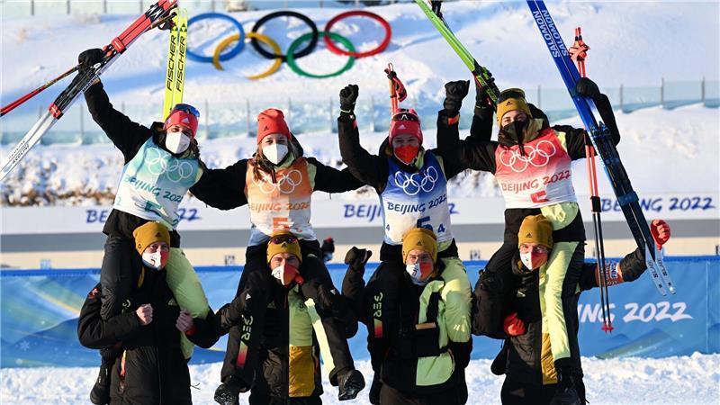 2022 gab es für Preuß (2. von links) mit den deutschen Staffel-Frauen Bronze. (Archivbild)