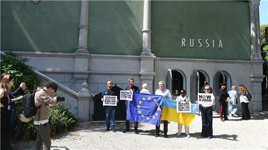 2022 und 2024 wurde der Pavillon von Russland nicht genutzt. Nun wird er wieder genutzt - wenn auch unter besonderen Bedingungen.