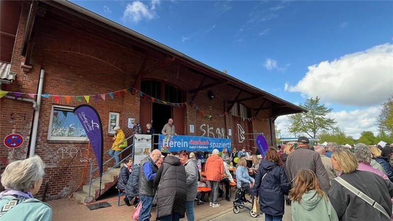 Horneburger wollen maroden Güterschuppen auf Vordermann bringen 2024 nutzten Kunsthandwerker den Schuppen für den „Handmade"-Markt des Flecken.
