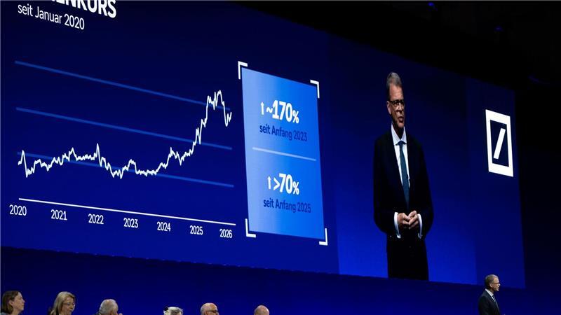 Deutsche Bank: Proteste und Kritik an Aufsichtsratsvergütung 2025 hatte die Deutsche Bank mit gut 9,7 Milliarden Euro das höchste Vorsteuerergebnis ihrer Geschichte erzielt.