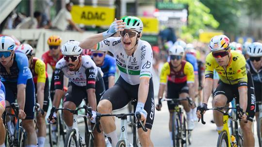 2025 starteten die UCI WorldTour-Cyclassics auch in Buxtehude. Der Ire Rory Townsend kam als Erstplatzierter durch das Ziel in der Mönckebergstraße in Hamburg.