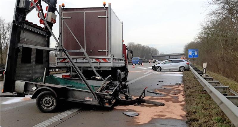 20250122_Verkehrsunfall BAB27 mit Sicherungsanhänger