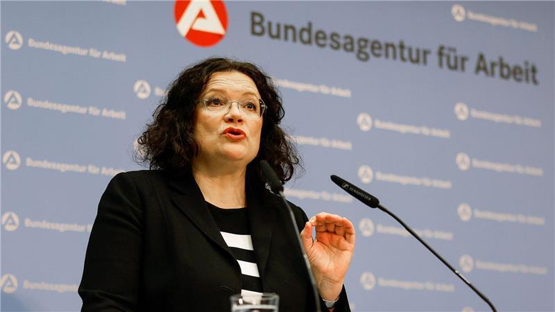 Arbeitslosigkeit nimmt weiter zu - 2026 Erholung erwartet 2026 wird nach Ansicht von BA-Chefin Andrea Nahles für den Arbeitsmarkt ein Jahr mit Licht und Schatten.
