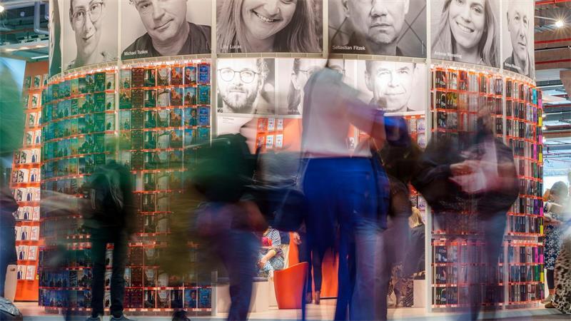 Buchmesse schließt knapp unter Vorjahreswerten 2027 übernimmt Joachim Kaufmann als Buchmessendirektor.