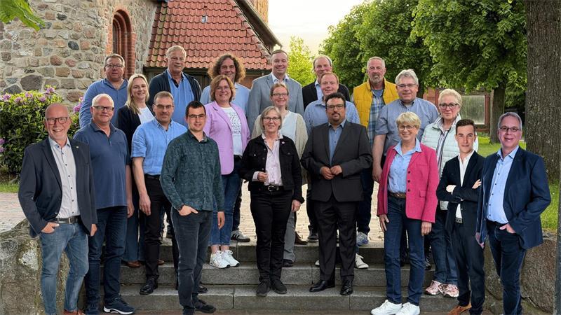 Sieben Frauen, sieben Männer: So tritt die CDU in Himmelpforten an 21 Kandidatinnen und Kandidaten nominiert die CDU für den Samtgemeinderat Oldendorf-Himmelpforten. Mit diesem Foto stellt sie sie vor.
