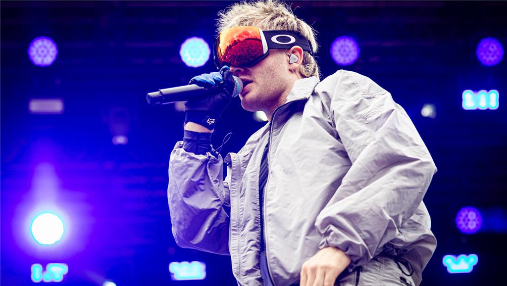 21.06.2024, Niedersachsen, Scheeßel: Der deutsche Rapper «Ski Aggu» (August Jean...