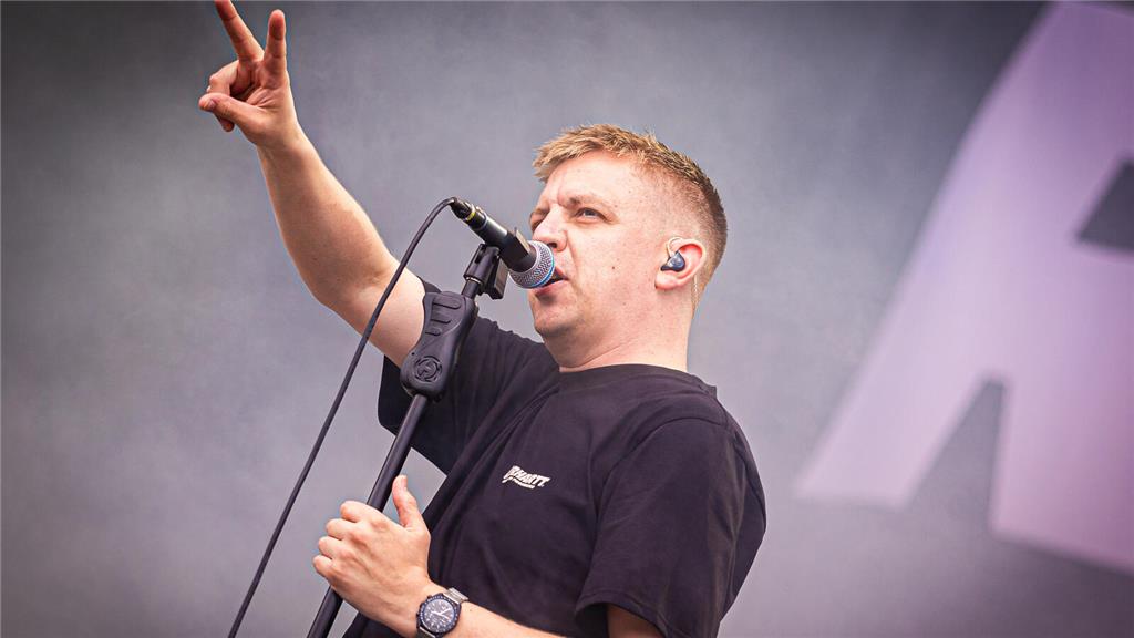 21.06.2024, Niedersachsen, Scheeßel: Die britische Indie-Rockband «The Reytons» ...