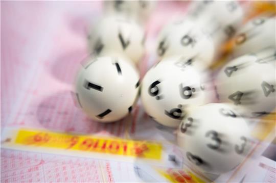 22,6 Millionen Euro gehen an eine 14-köpfige Spielgemeinschaft aus Niedersachsen. Foto: dpa