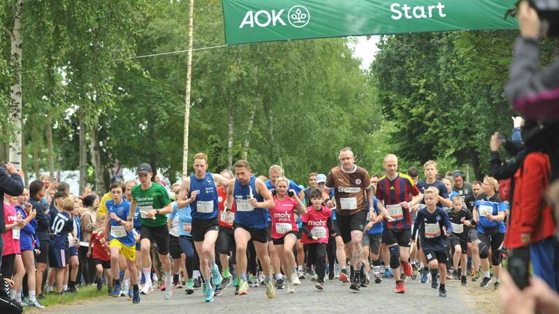 Dauersieger gewinnt den Spargellauf - Junges Fußball-Team holt den Hauptpreis 226 Teams mit jeweils fünf Läuferinnen und Läufern starteten beim Spargellauf.