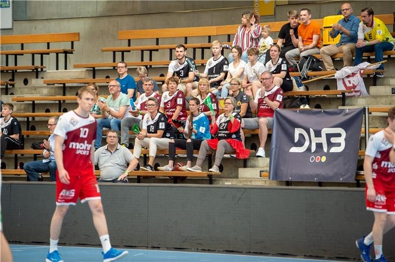 25 Fans feuerten den VfL in der EWS-Arena (6000 Plätze) an.