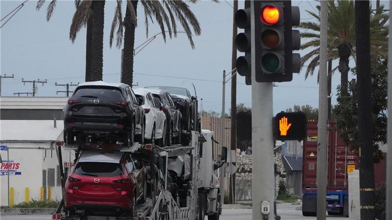 25% Zölle auf importierte Autos in den USA. Diese Mazdas werden wie viele andere importierte Autos mit extra Kosten belegt.