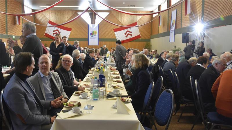 250 Besucher kamen in die Festhalle.