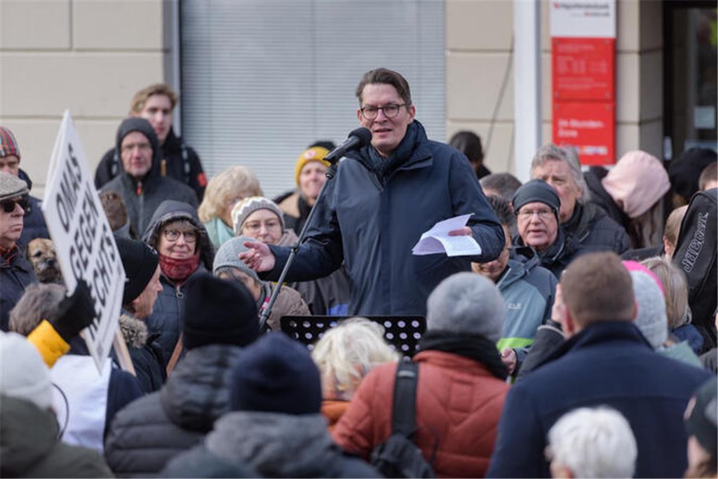 2500 Menschen demonstrieren in Buxtehude. 
