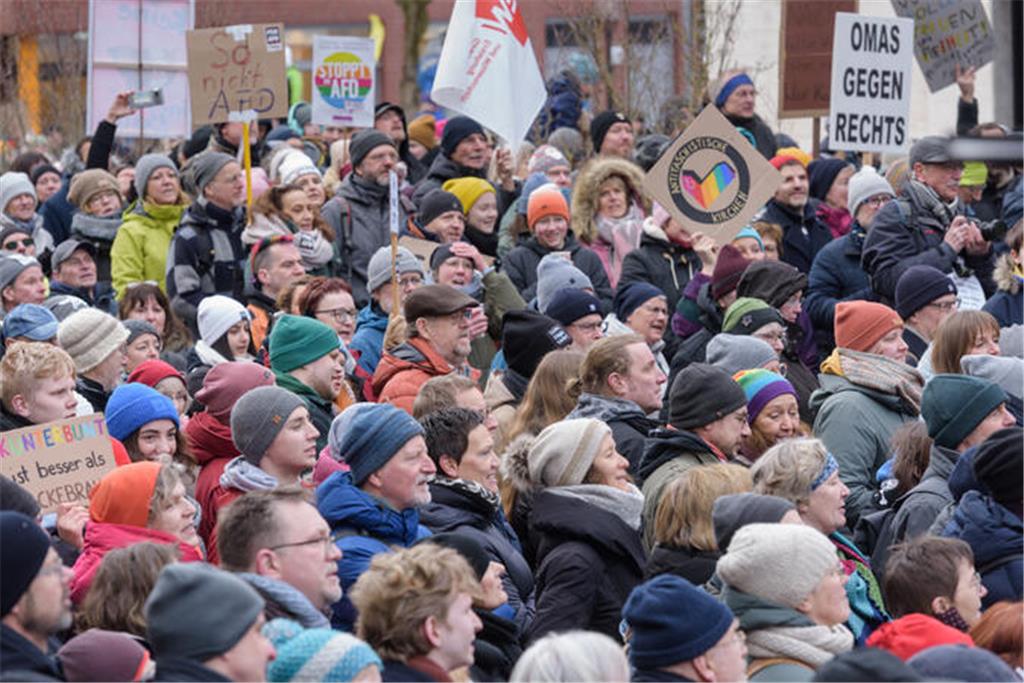2500 Menschen demonstrieren in Buxtehude.