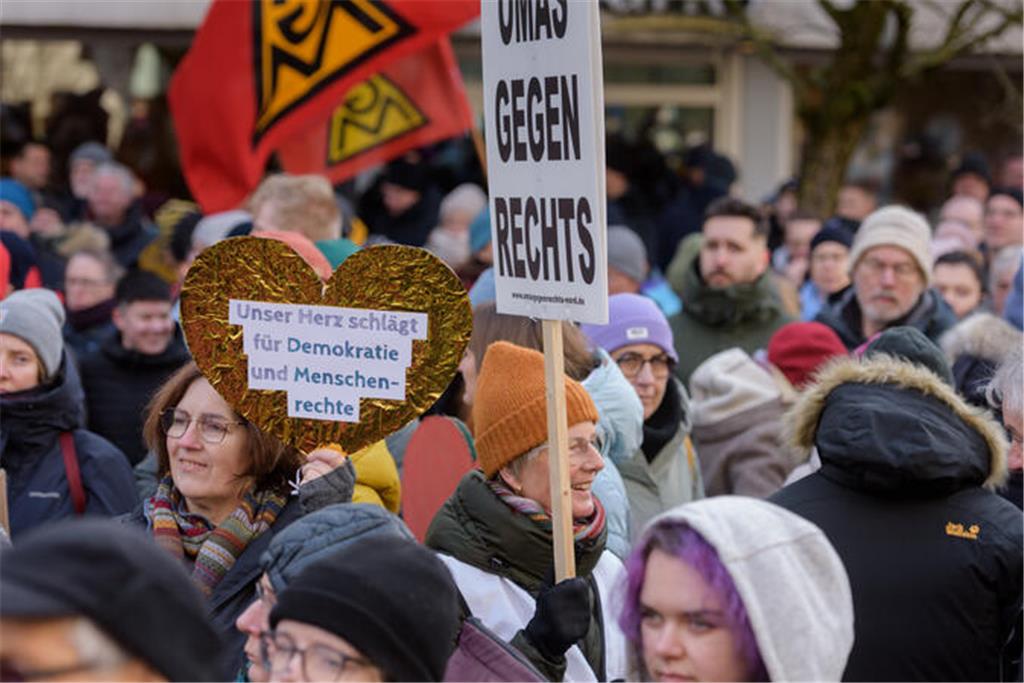 2500 Menschen demonstrieren in Buxtehude.