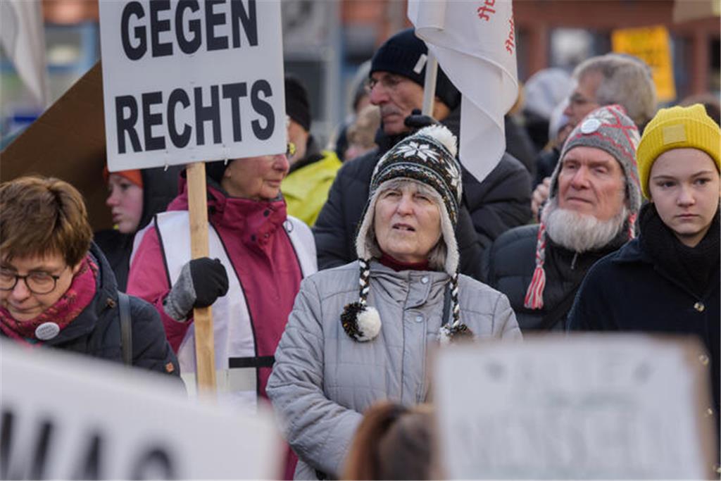 2500 Menschen demonstrieren in Buxtehude.
