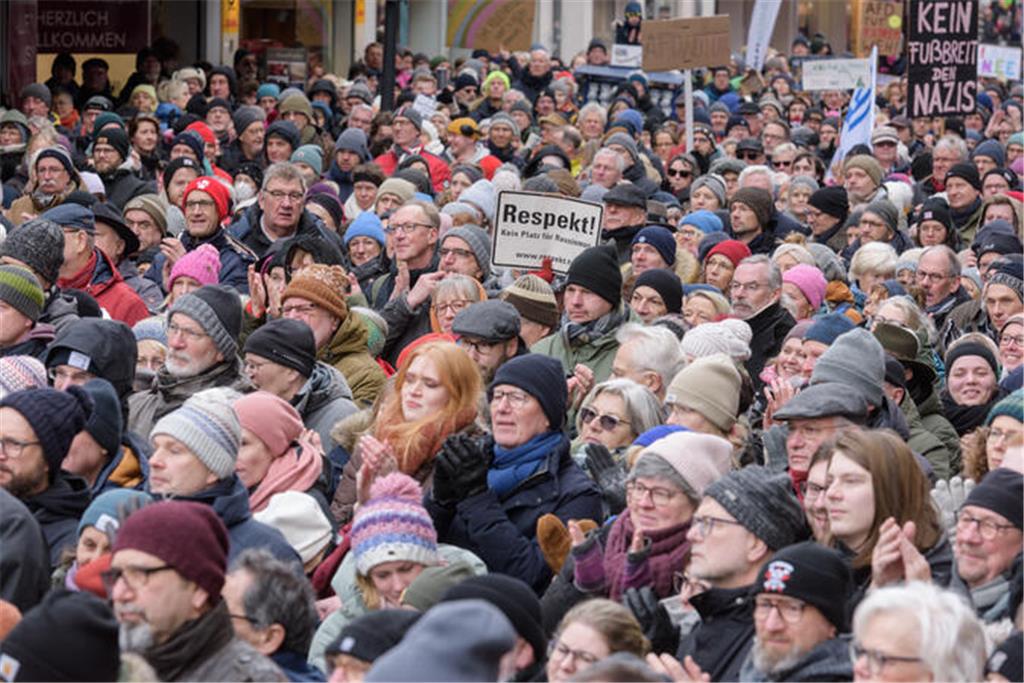 2500 Menschen demonstrieren in Buxtehude.