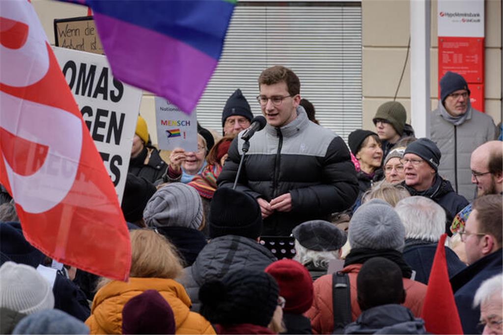 2500 Menschen demonstrieren in Buxtehude.