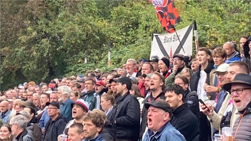 2500 Menschen haben gegen D/A die Adolf-Jäger-Kampfbahn besucht.