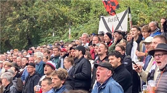 2500 Menschen haben gegen D/A die Adolf-Jäger-Kampfbahn besucht.