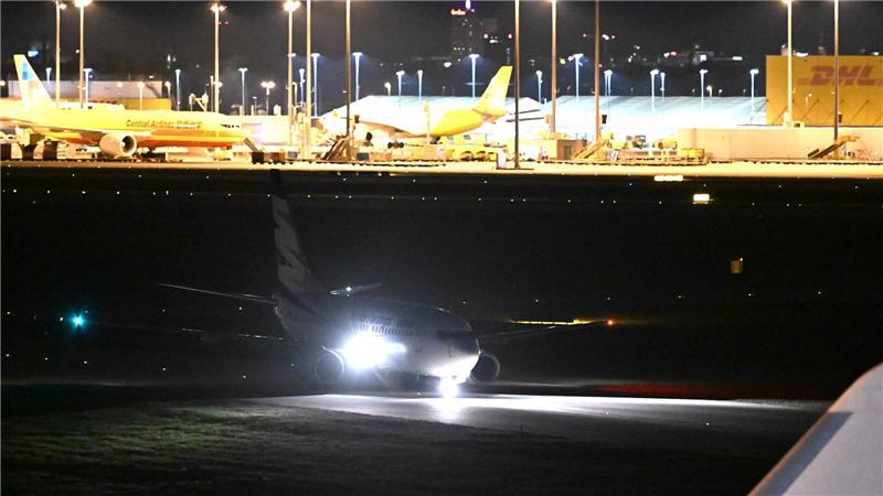 Flieger gelandet - Deutschland nimmt weitere Afghanen auf 2.600 Afghaninnen und Afghanen hoffen auf Ausreise nach Deutschland.
